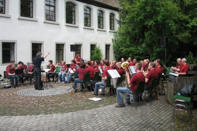 Besuch der Musikkapelle beim Musikverein Mühlhausen am Vatertag