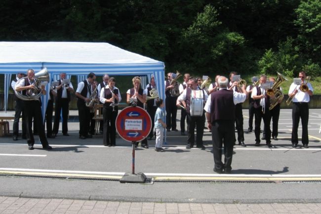 Die Musikkapelle beim 100jährigen Jubiläum des Kindergarten Ersingen