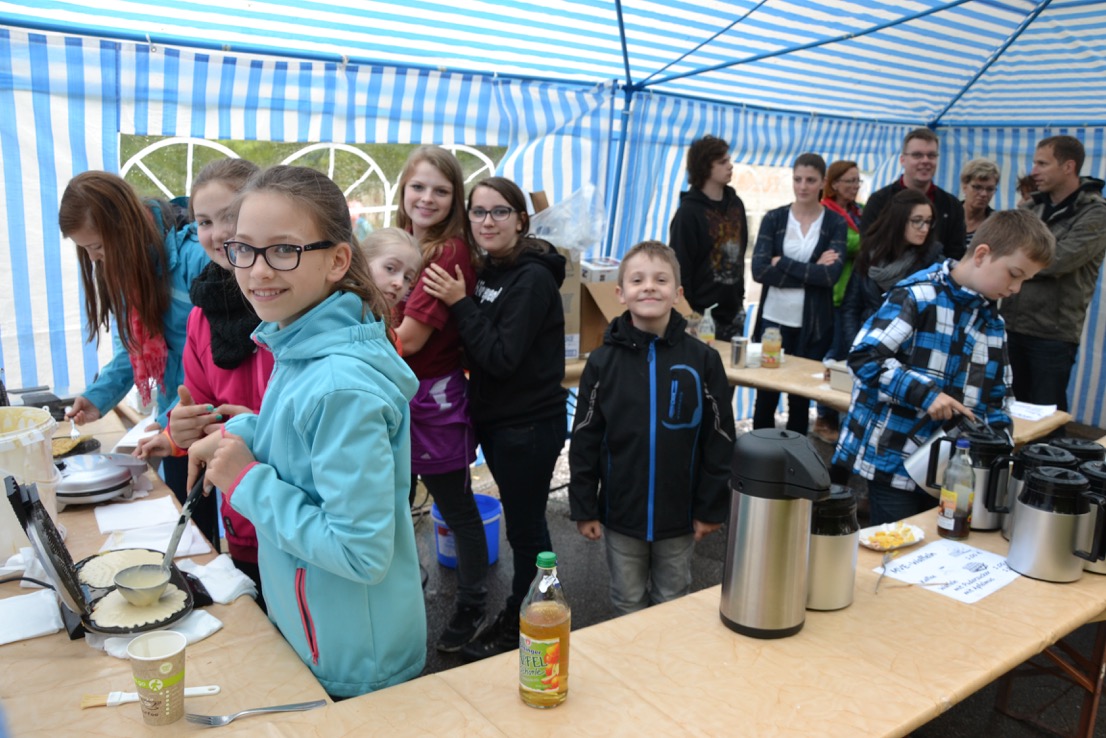 Ansturm auf die leckeren Waffeln beim Maifest