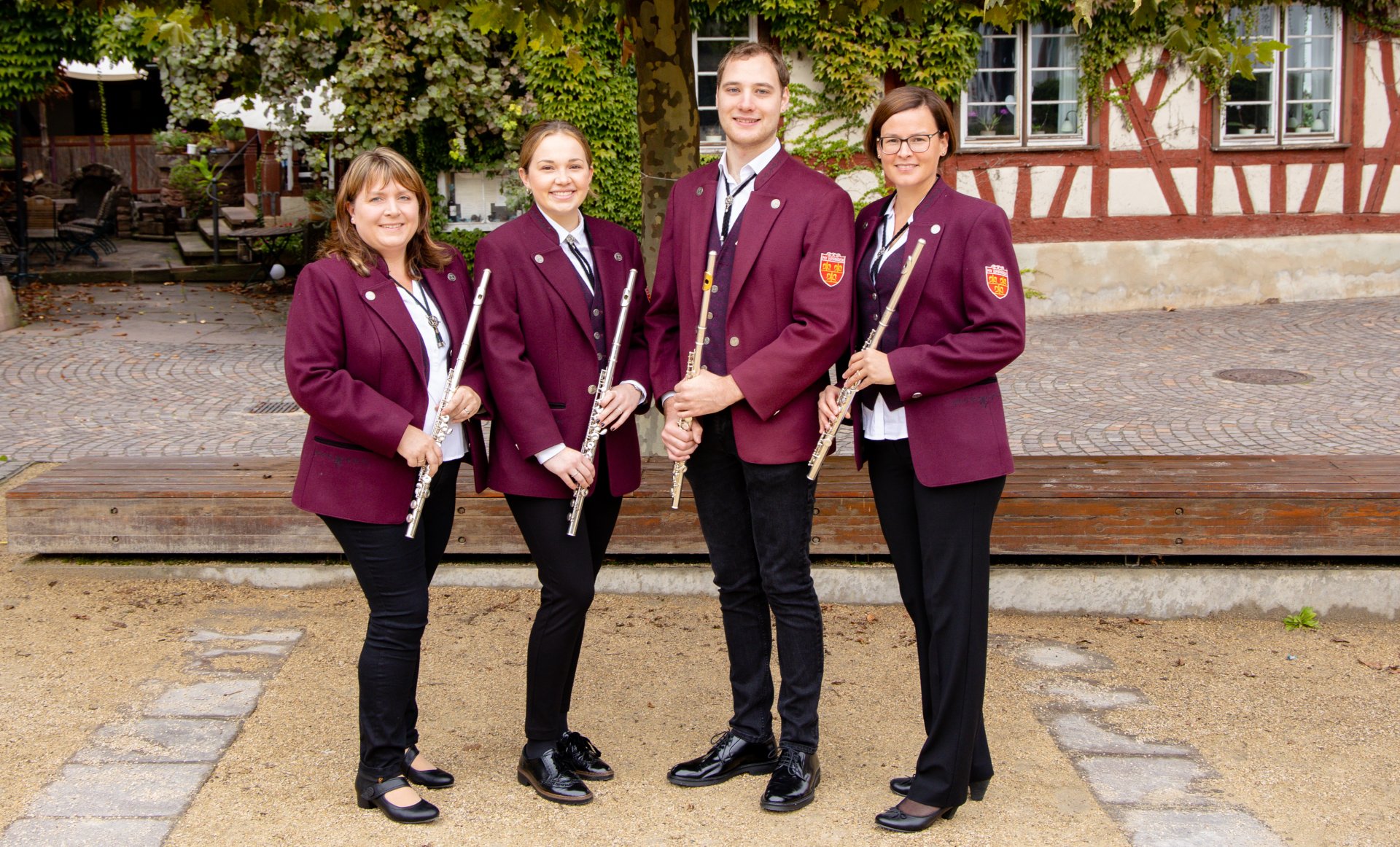 Unsere Querflöten (Stand: 09/2022): Sabrina Bossert, Lea Wolfinger, Marcel Staib, Friederike Geier (v.l.n.r.)