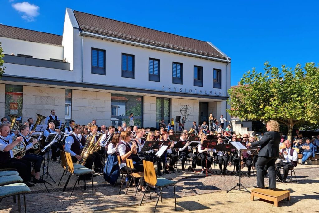 Das große Blasorchester beim Platzkonzert 2023