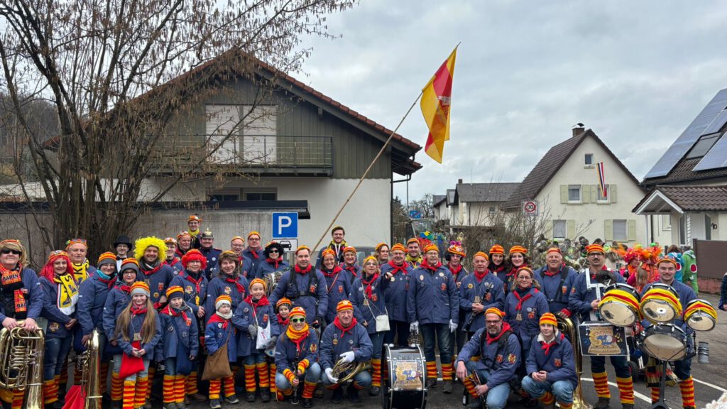 Musikerinnen und Musiker vor dem Fasnet-Umzug 2026